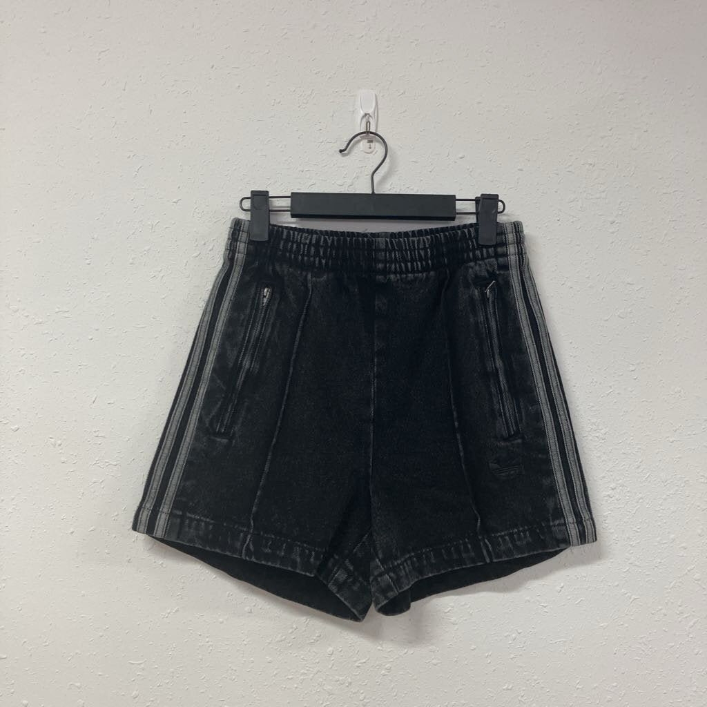 zipper pocket bermuda shorts