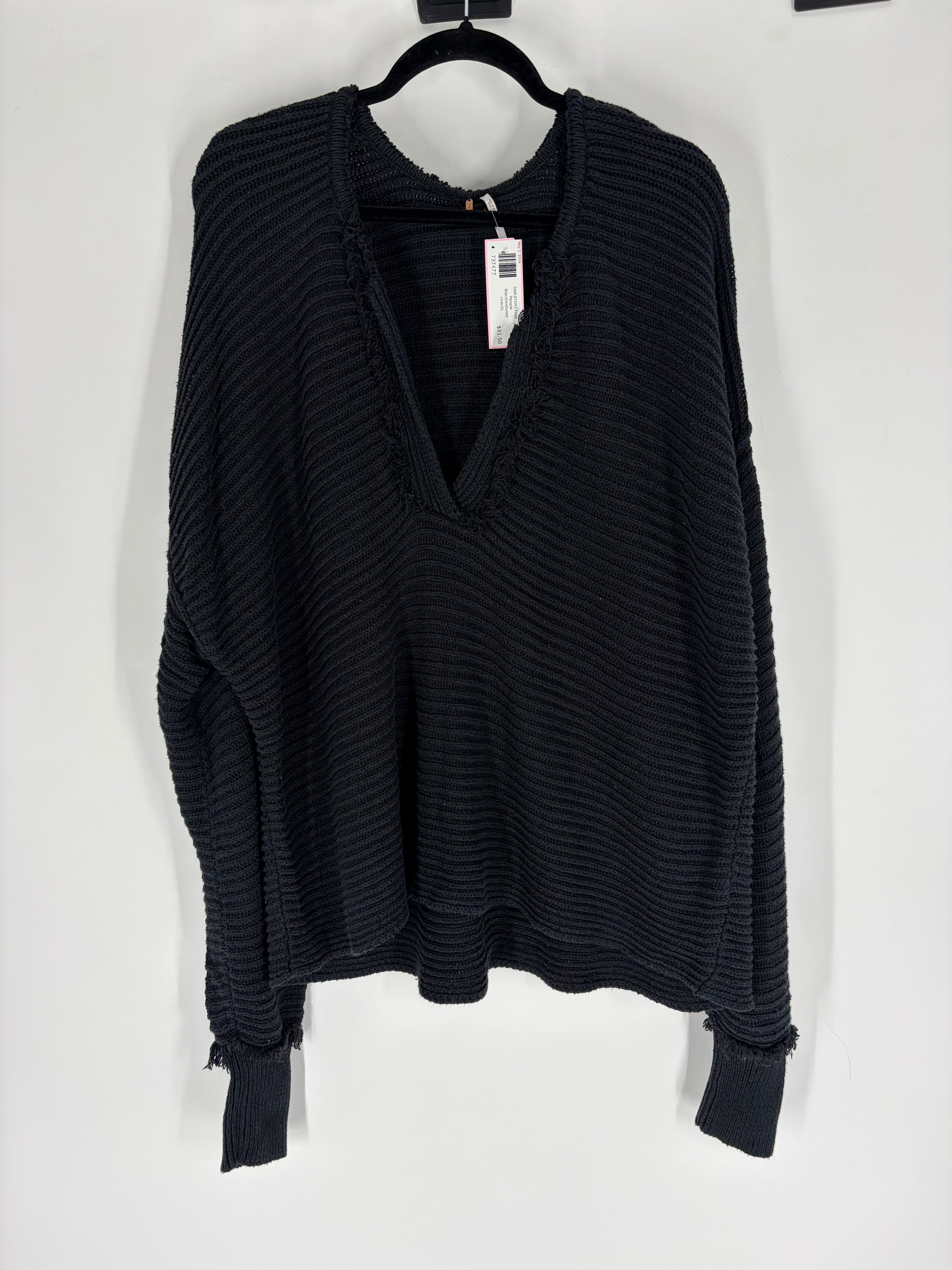 Black Free People textured vneck, L