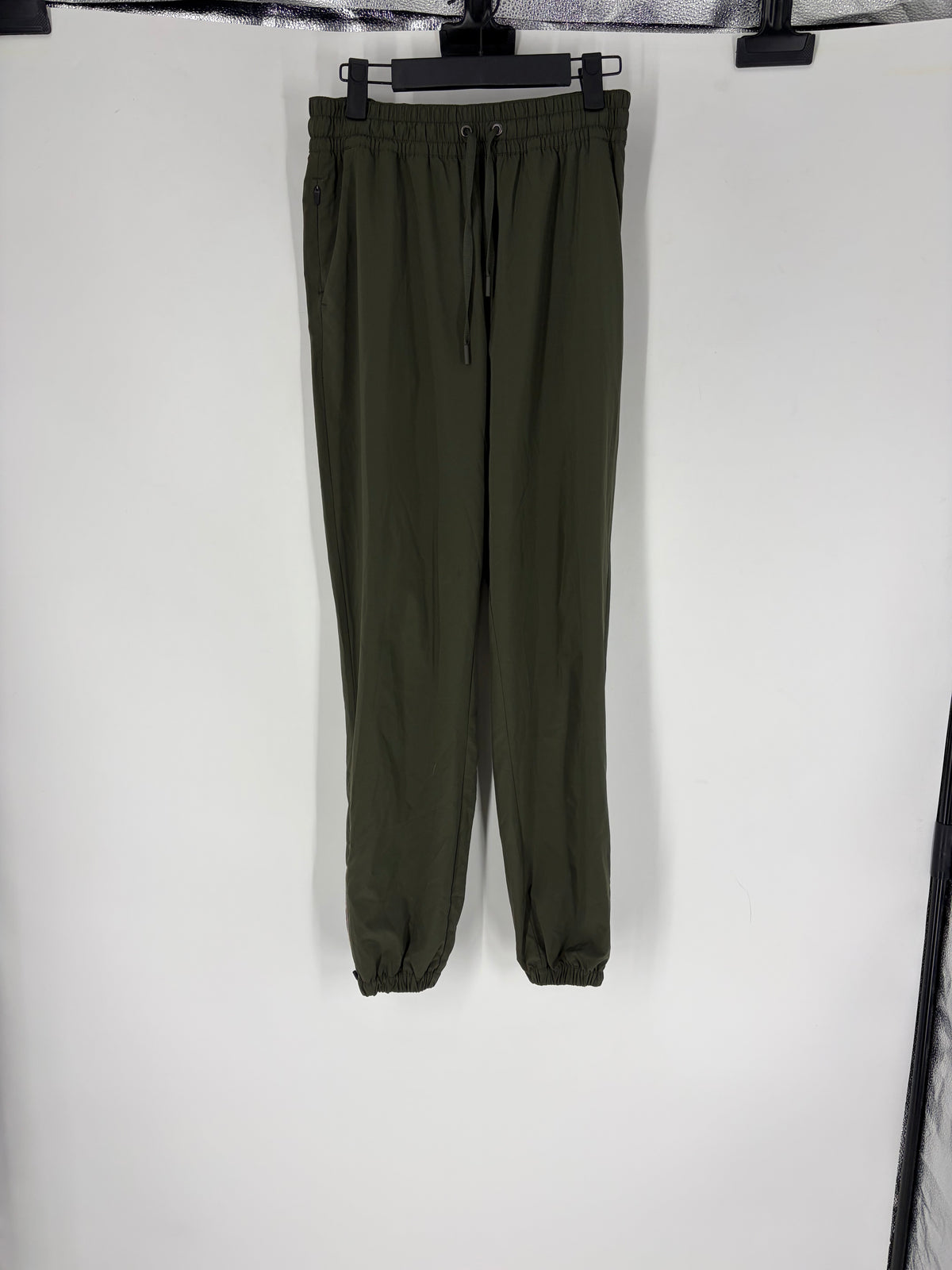 green Vuori light joggers, S