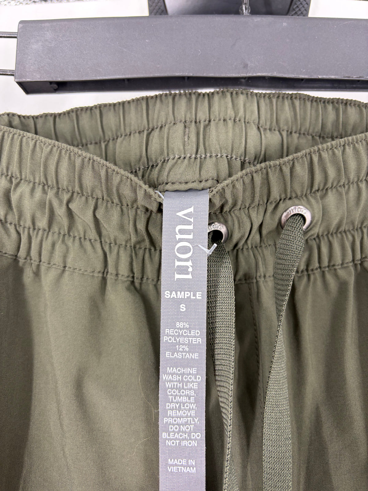 green Vuori light joggers, S
