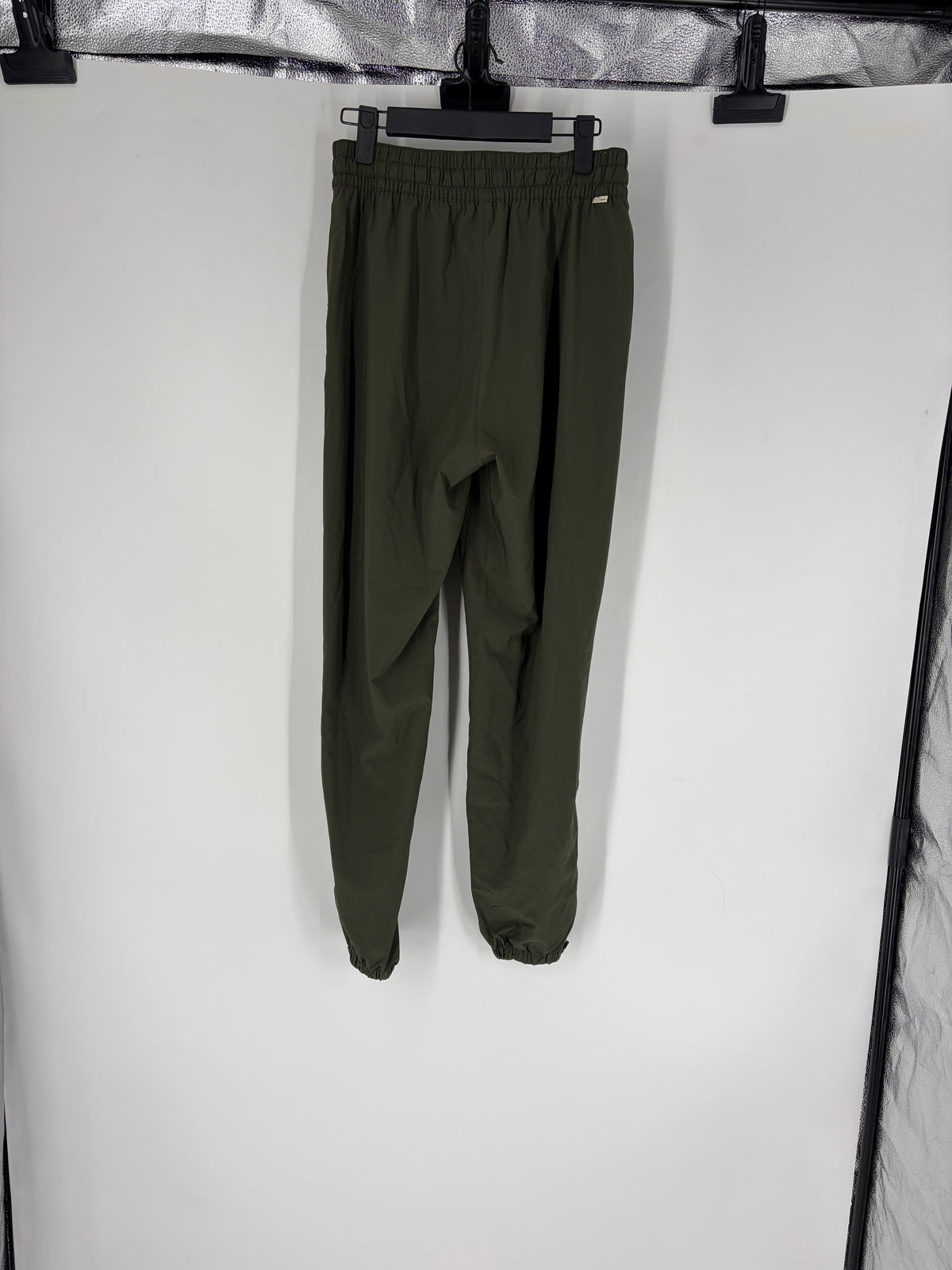 green Vuori light joggers, S