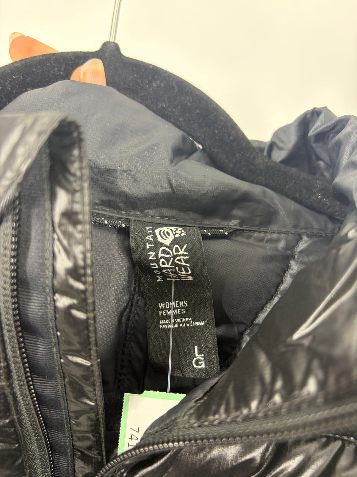 Black Mountain Hardwear puffy shiny zip up, L