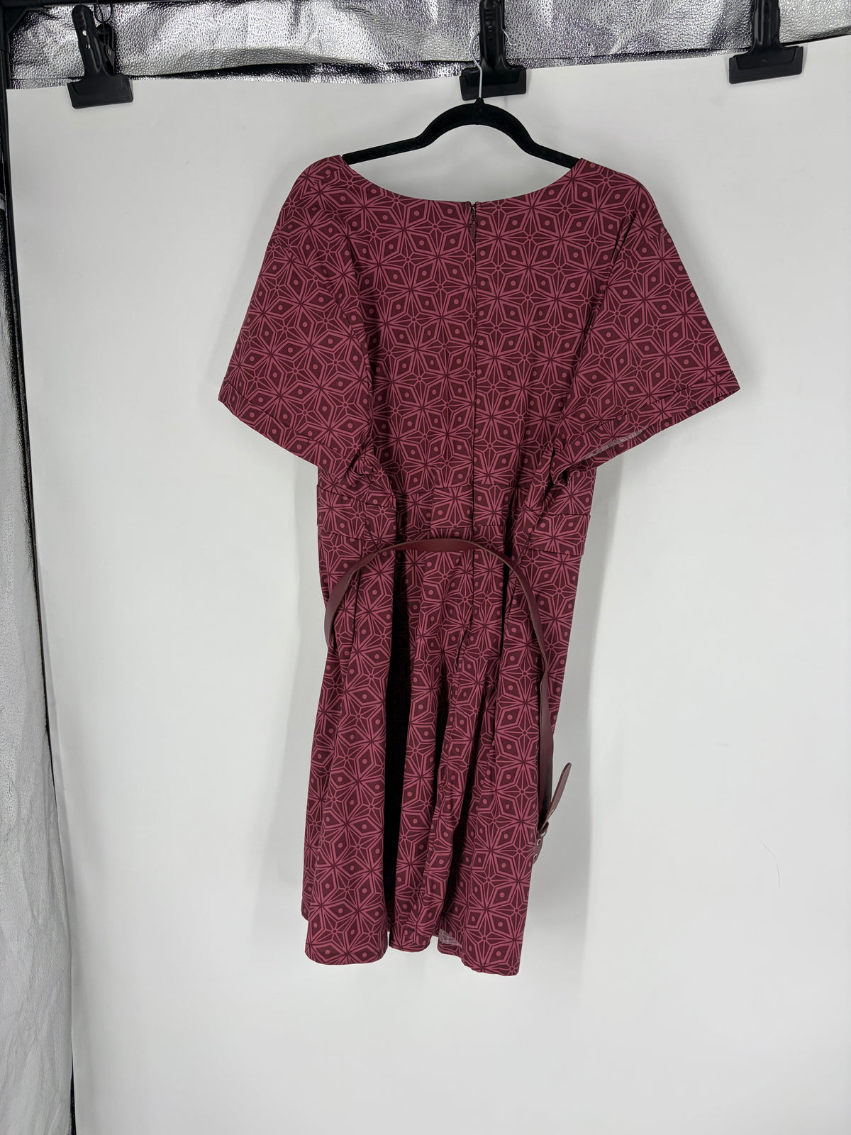 Pink/Red Torrid Patterned v-neck midi w/belt, 24