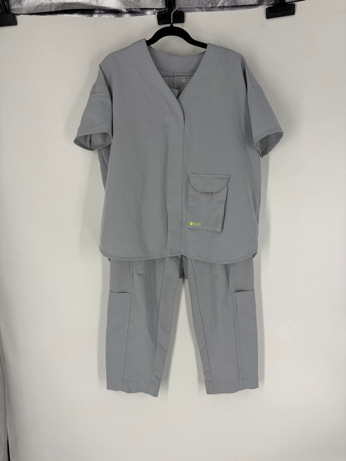 Gray Figs scrub cargo set, XS/S