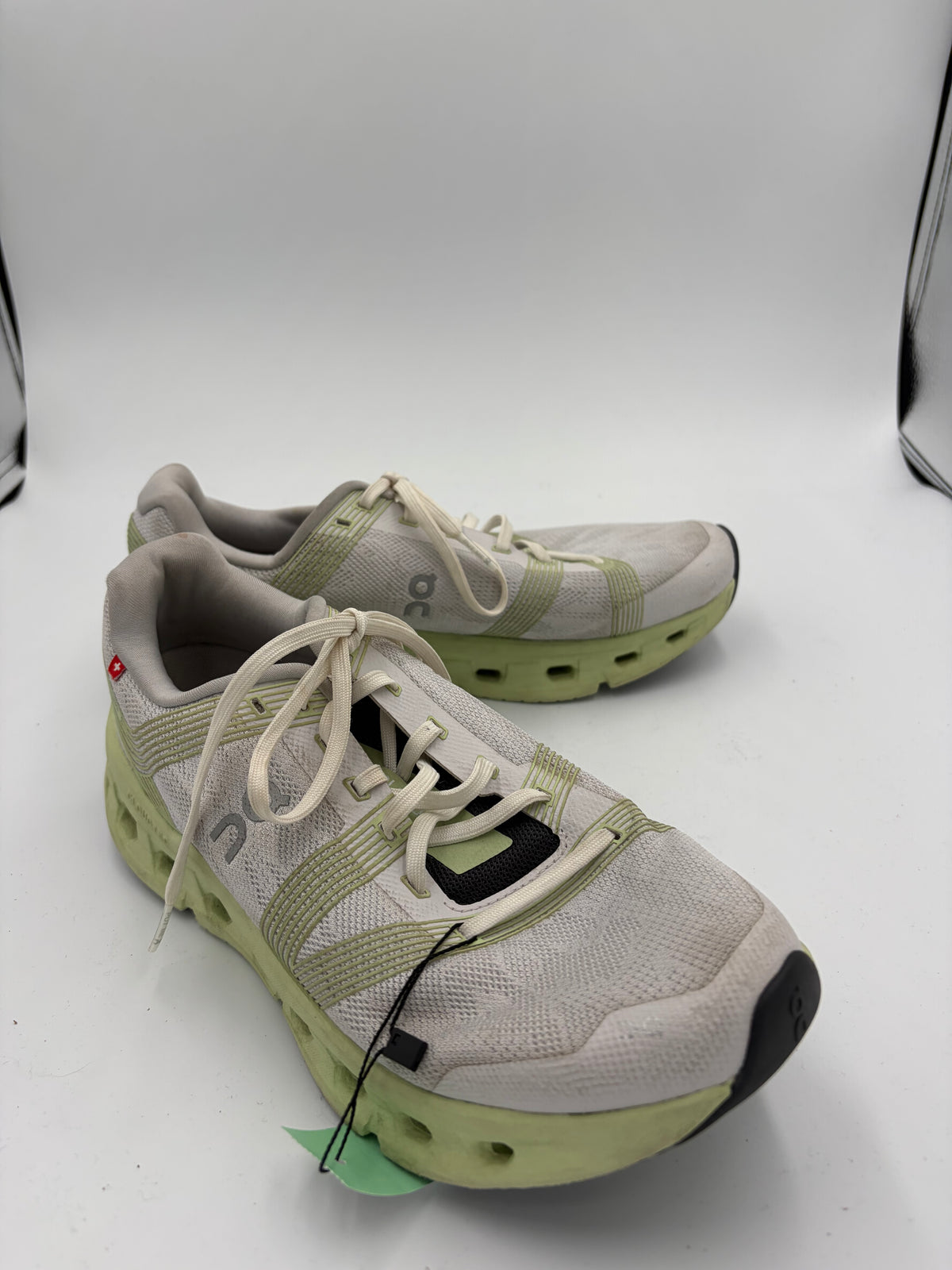 green and white On Cloud active shoes, 9