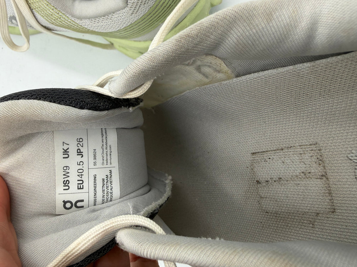 green and white On Cloud active shoes, 9