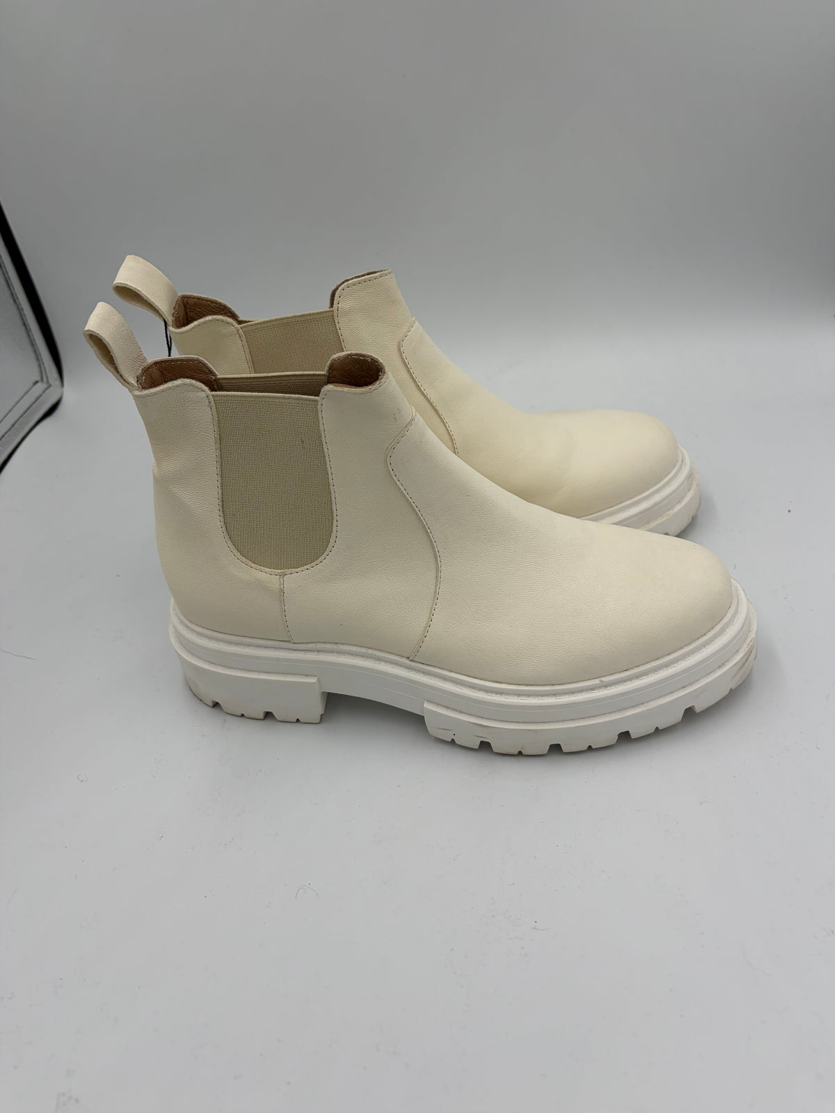 Cream Free People Chelsea Boots As IS, 37